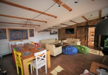 Sitting room in Lazy Horse equestrian center